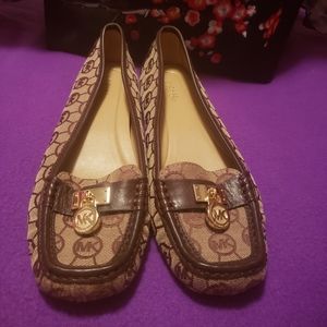 FINAL SALE NOW! 💯% AUTHENTIC MICHAEL KORS Flat Shoes